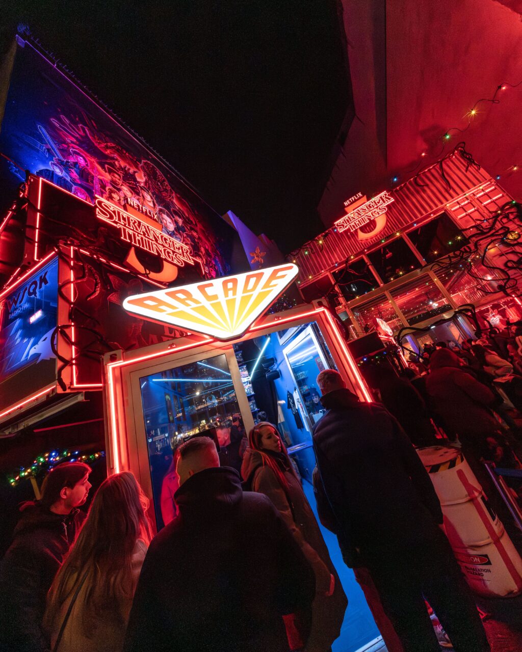 Die Tore zum Stranger Things Christmas Market sind geöffnet.