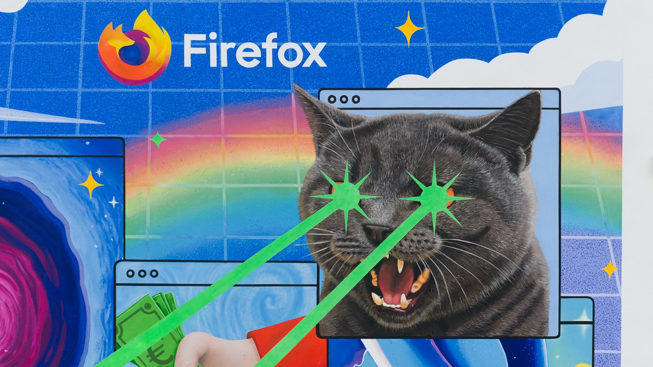Illustration einer Katze mit leuchtenden grünen Laseraugen als Teil eines großflächigen Murals, eingebettet in eine digitale und farbenreiche Bildwelt.