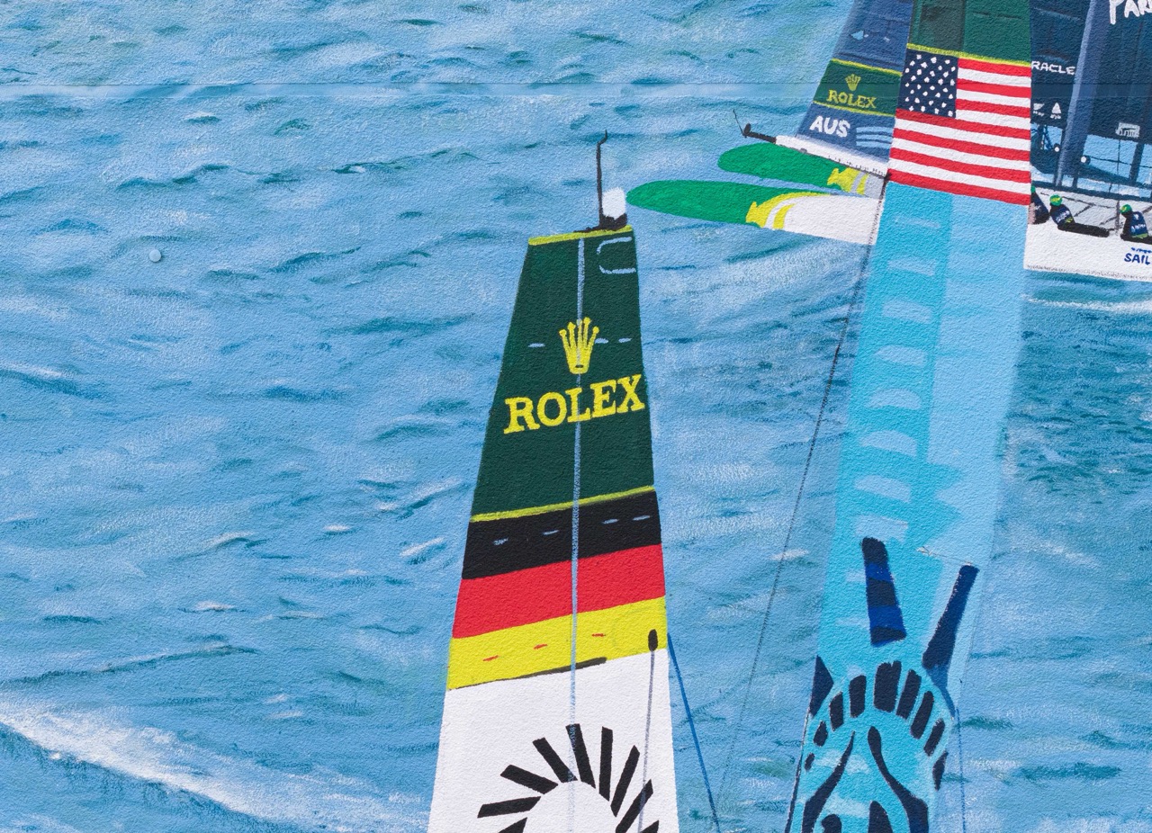 Detailaufnahme eines SailGP Segelboots mit Rolex Branding auf dem Segel, umgesetzt als großformatiges Wandbild.