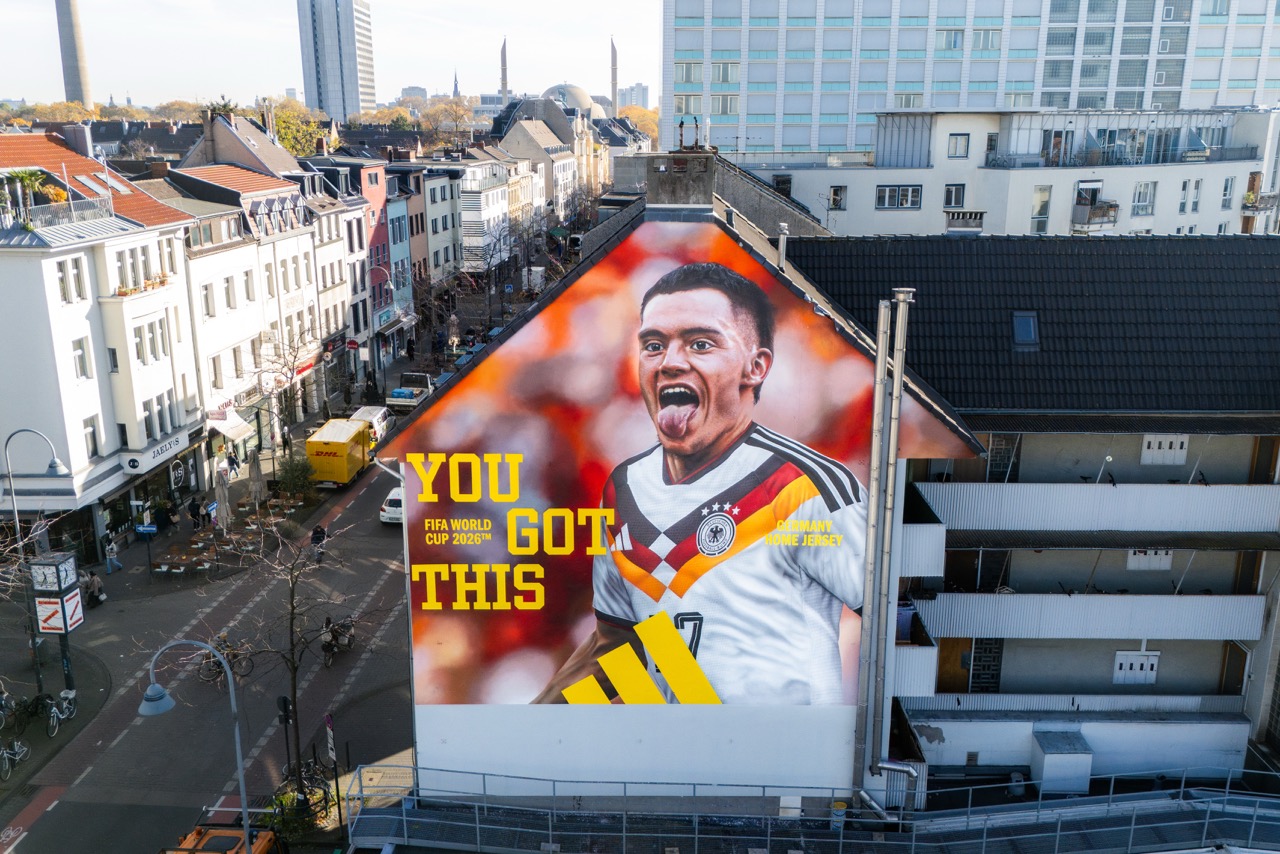 Großformatiges adidas DFB Mural mit Florian Wirtz und dem Schriftzug „YOU GOT THIS“ an einer Hauswand in Köln.