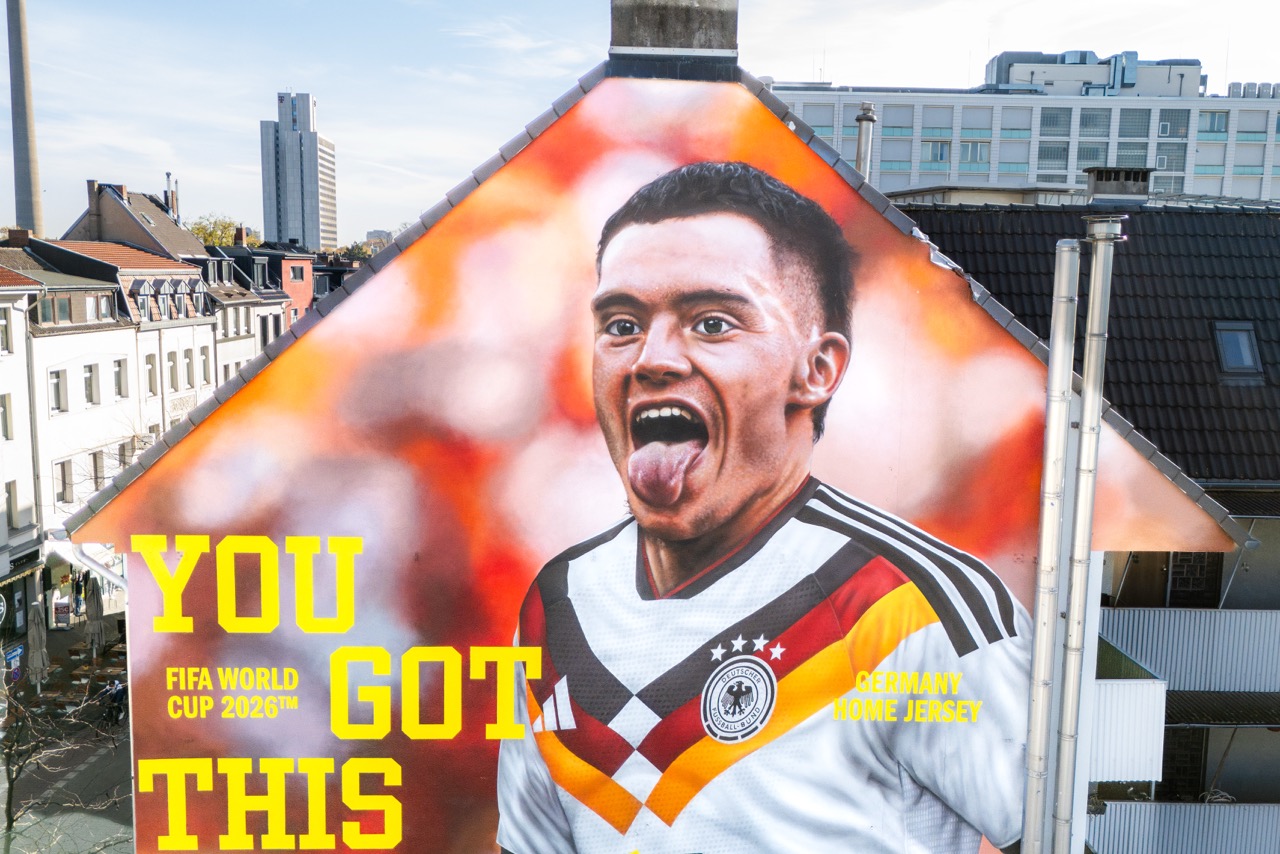 Finales adidas Mural mit Florian Wirtz im neuen Deutschland Heimtrikot und großem „YOU GOT THIS“-Schriftzug in Köln.