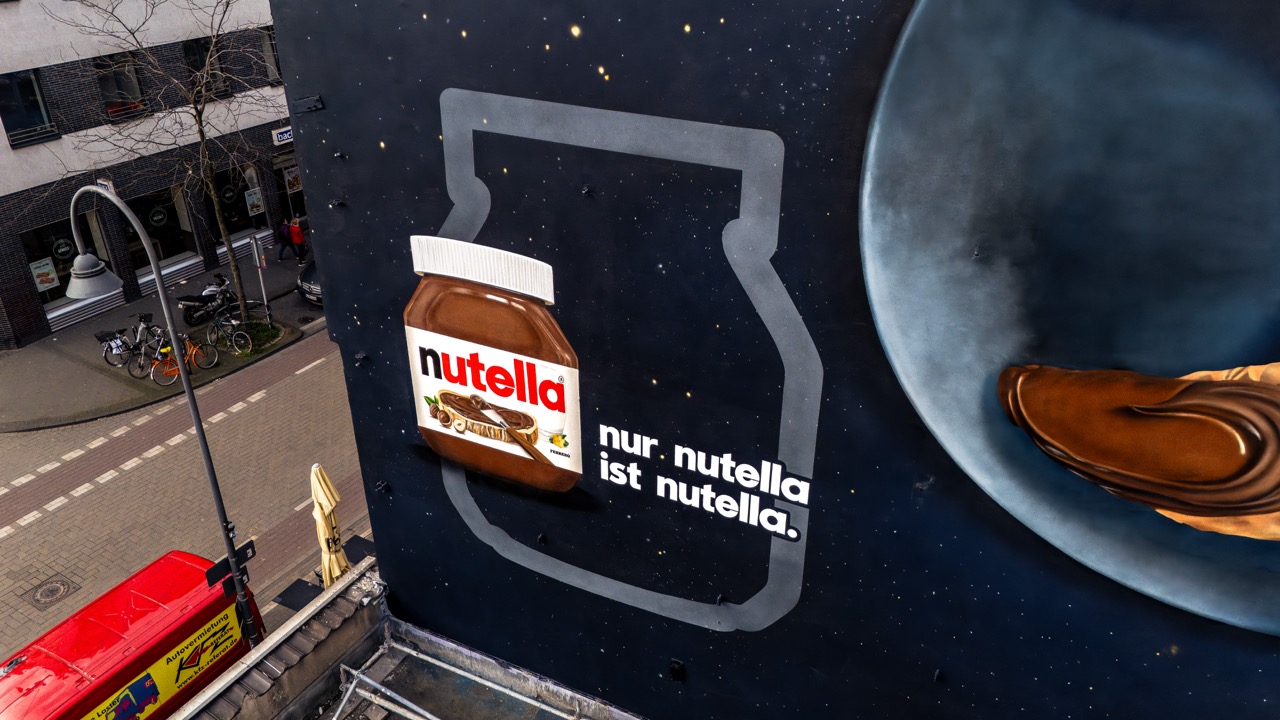 Detailansicht des Nutella-Glases und des Claims innerhalb des fertigen MOTION MURAL®.